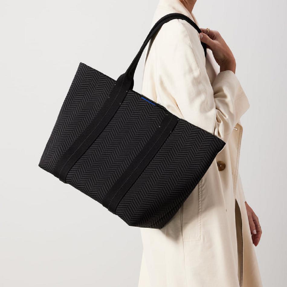 Women's Rothy's The Essential Tote Bags Black | FAUUI33554