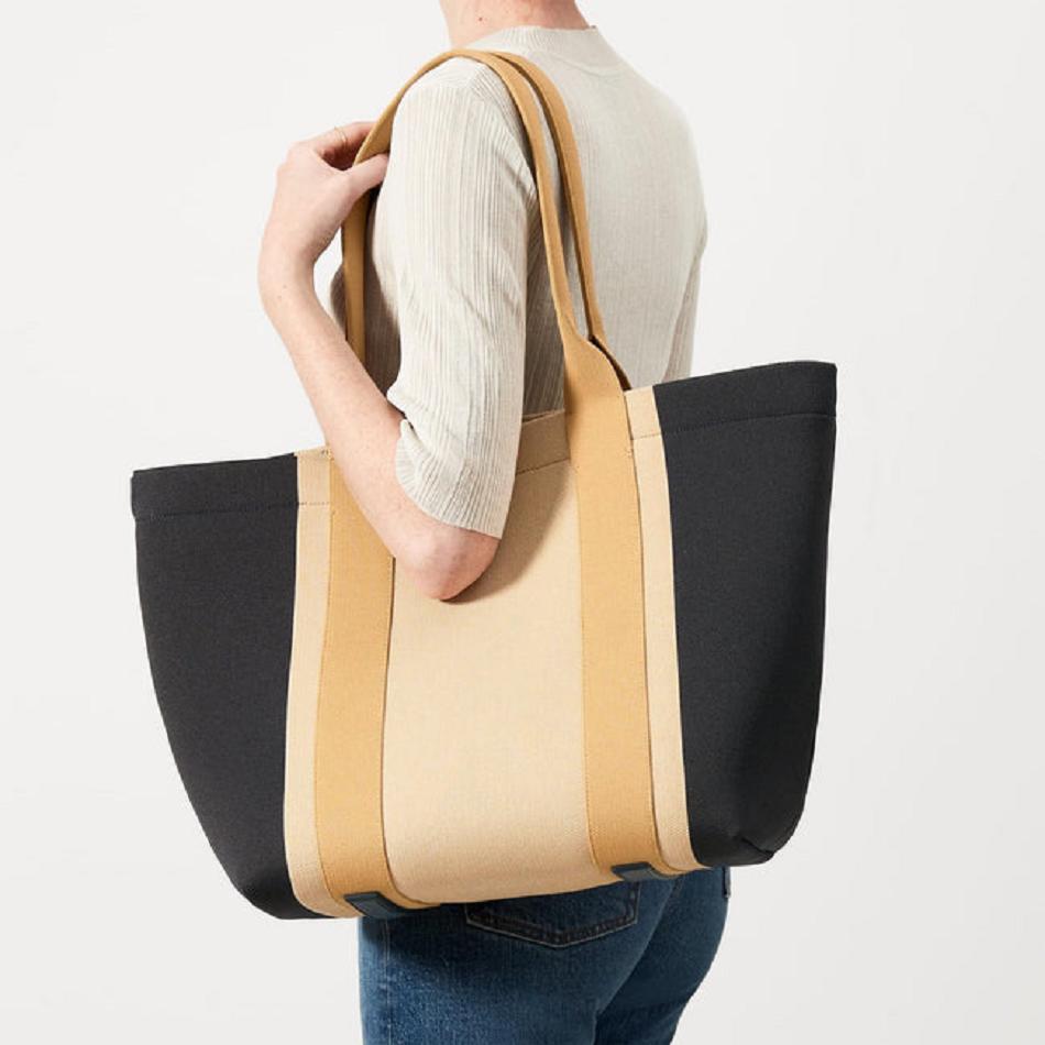 Women's Rothy's The Essential Tote Bags White / Black | FAUUI43093