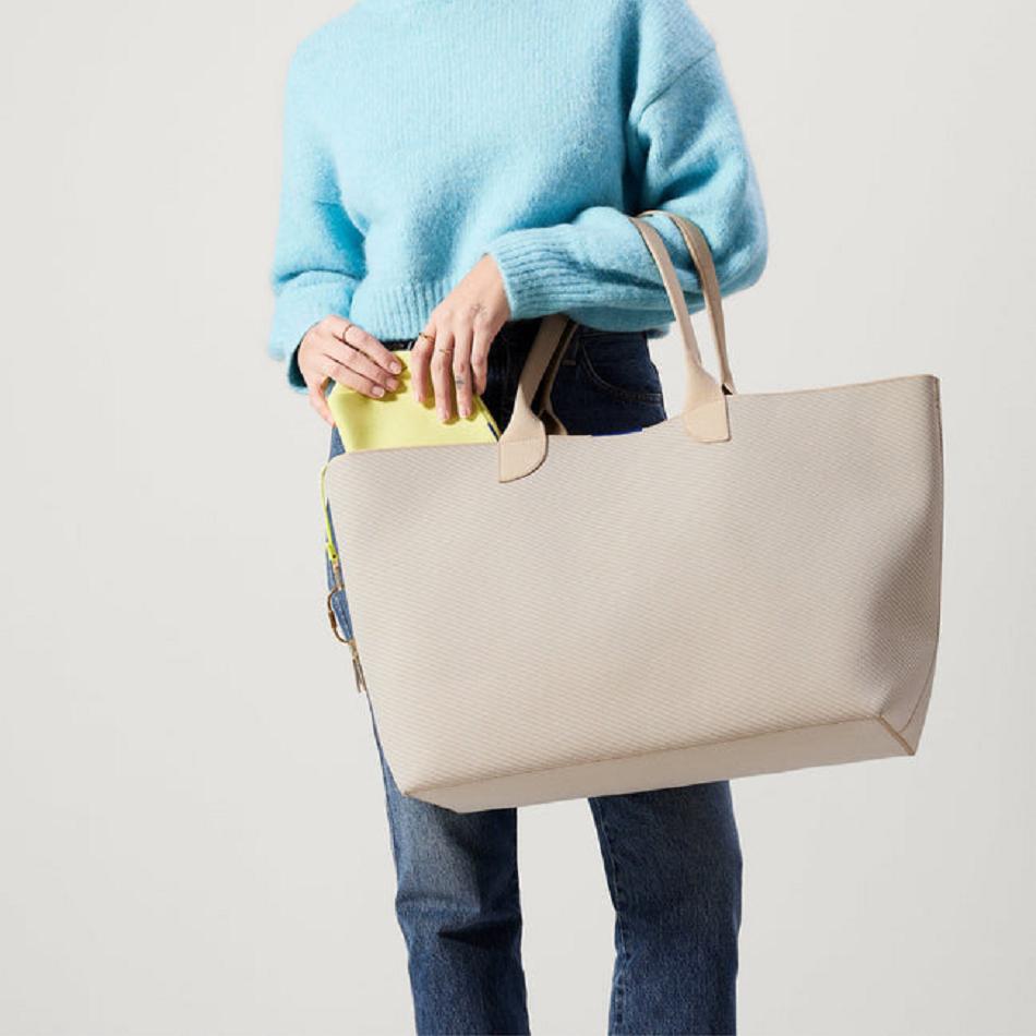 Women's Rothy's The Lightweight Mega Tote Bags White | AUJBT96816