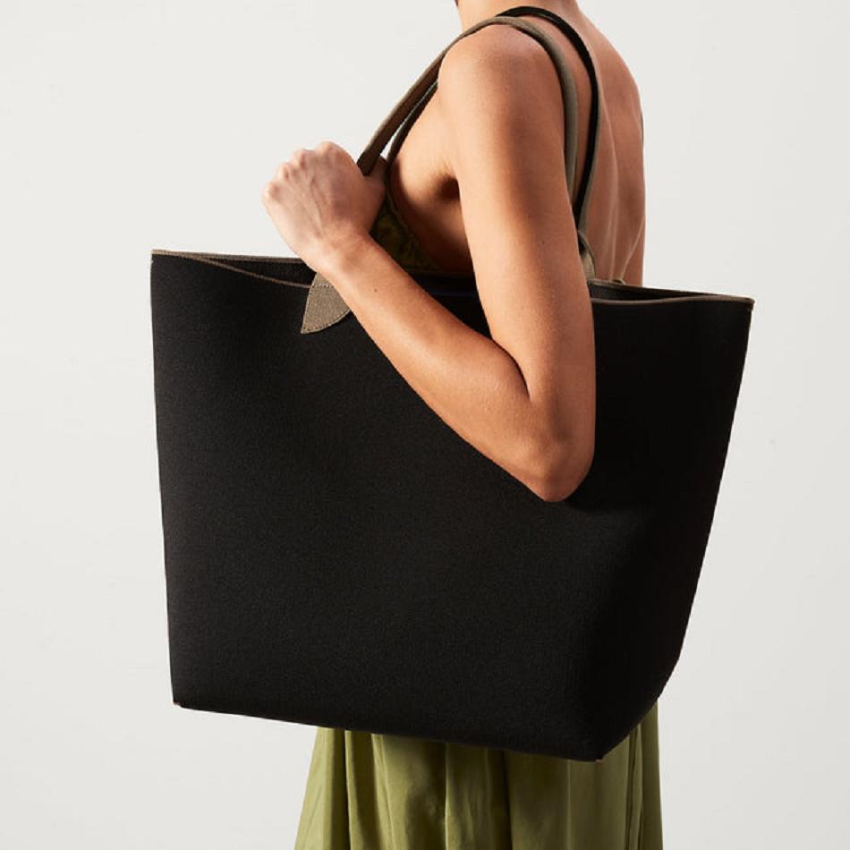 Women's Rothy's The Lightweight Tote Bags Black | LAUSX49473